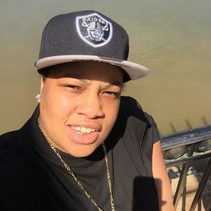 Meet your Posher, Myra